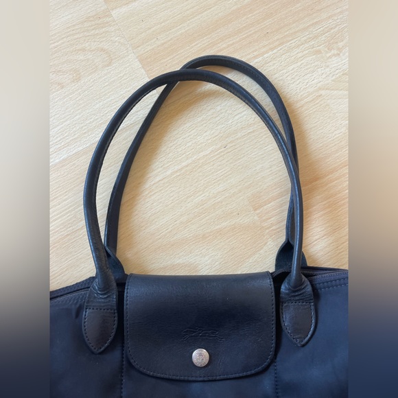 Longchamp medium shoulder bag - black leather handles and closure - *best offer* - Picture 4 of 9